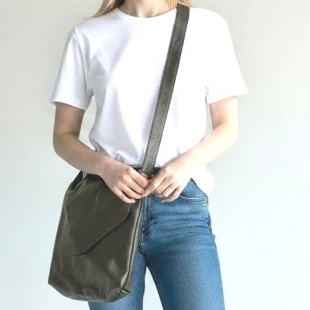 Handmade Black Pebbled Leather Messenger‎ Bag Minimalist Crossbody Tote Unisex